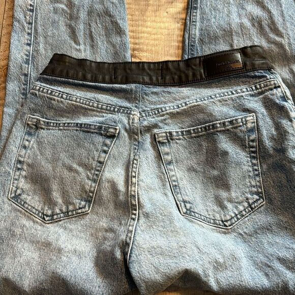 Abercrombie and Fitch SOCIAL TOURIST jeans- size 9R—29 - Picture 3 of 8